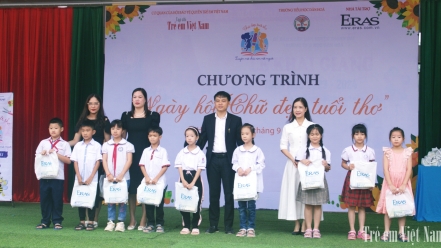 Hàng trăm học sinh huyện Thanh Oai háo hức tham gia chương trình 'Chữ đẹp tuổi thơ' lần thứ nhất