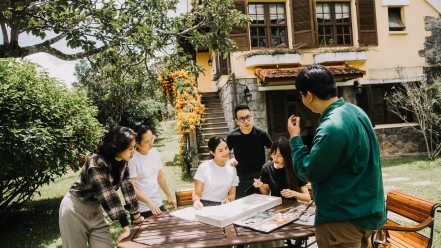 Hoa hậu Ngọc Hân đồng hành với các họa sỹ trẻ thông qua ‘Art Trail - Du hành & Mở xưởng'
