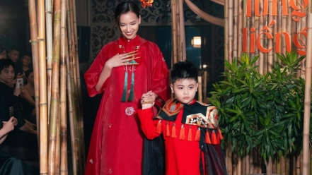 Mẫu nhí Nguyễn Hoàng Long dắt tay Lã Thanh Huyền trong show của NTK Cao Minh Tiến 