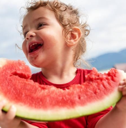 Mùa hè oi nóng, những thực phẩm nào tốt cho sức khỏe của bé?