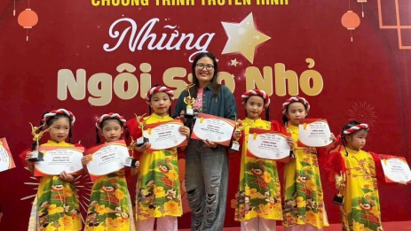 Cô giáo Nguyễn Thị Dung – Người thắp lửa đam mê nghệ thuật cho nhiều thế hệ học trò 