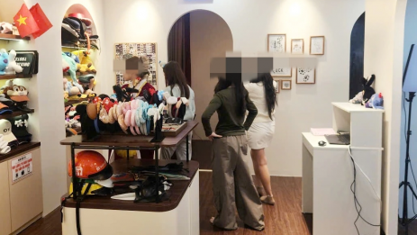 Phụ huynh tố con gái bị quay lén trong phòng thay đồ tiệm chụp ảnh, clip phát tán trên mạng