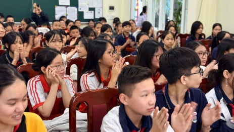 THCS Lương Yên: Truyền thông chăm sóc sức khỏe sinh sản vị thành niên cho học sinh