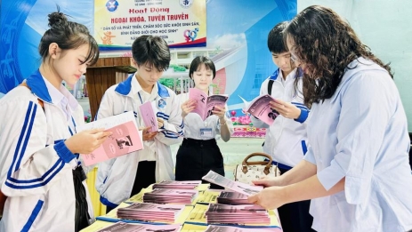 Trang bị kiến thức sinh sản cho học sinh Pleiku: “Lá chắn” trước rủi ro tuổi dậy thì