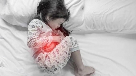 Đau bụng kéo dài, bé gái 10 tuổi phát hiện mắc ung thư hiếm gặp