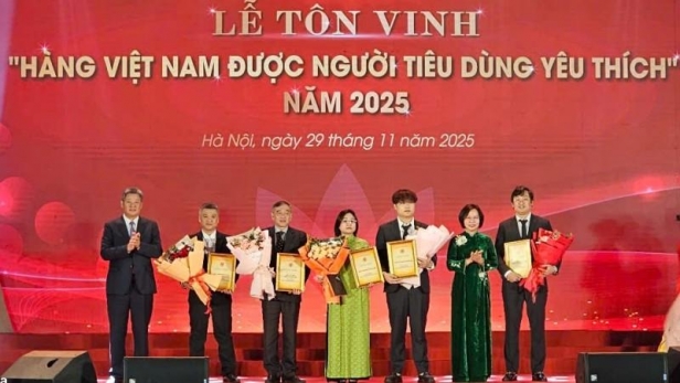 Nhà sách Tân Việt lọt TOP 3 “Hàng Việt Nam được người tiêu dùng yêu thích” năm 2025 thành phố Hà Nội