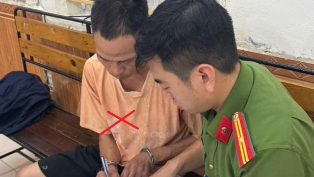 Cần giải pháp cấp bách bảo vệ bé trai bị xích chân kéo lê trên phố ở Hải Phòng
