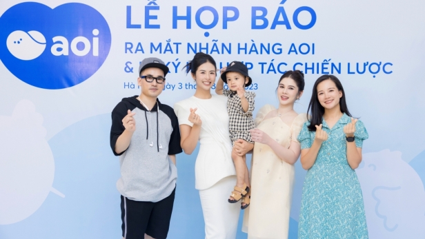 MC Thu Hoài nhận lời mời của Hoa hậu Ngọc Hân dự lễ ra mắt hệ sinh thái bình sữa và phụ kiện Aoi