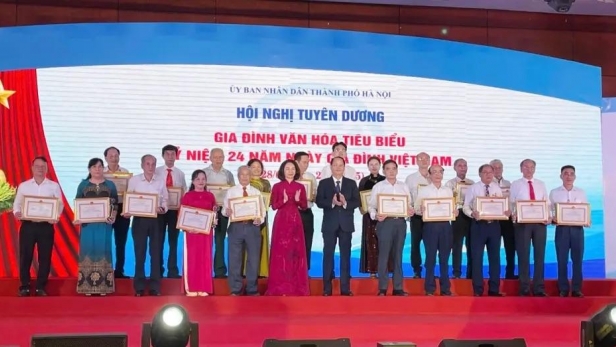 Hà Nội tuyên dương 80 gia đình văn hoá tiêu biểu: Nền tảng vững chắc cho thủ đô thịnh vượng 