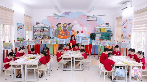 Cô giáo mỹ thuật và hành trình dệt sắc màu những mơ ước trẻ thơ