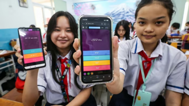 Hà Nội yêu cầu thu điện thoại của học sinh ngay từ tiết học đầu tiên
