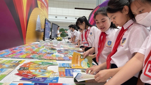 Một bộ sách giáo khoa duy nhất: Sự thống nhất cần thiết cho hàng triệu trẻ em