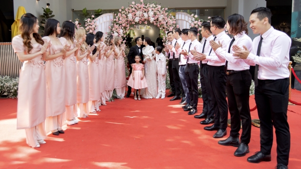 Khánh Thi - Phan Hiển ăn hỏi sau 13 năm: Cận cảnh 2 'gia tài nhỏ' đáng yêu cùng sính lễ 10 cây vàng