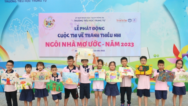 Học sinh trường Tiểu học Trung Tự sôi nổi hưởng ứng cuộc thi vẽ tranh ‘Ngôi nhà mơ ước’