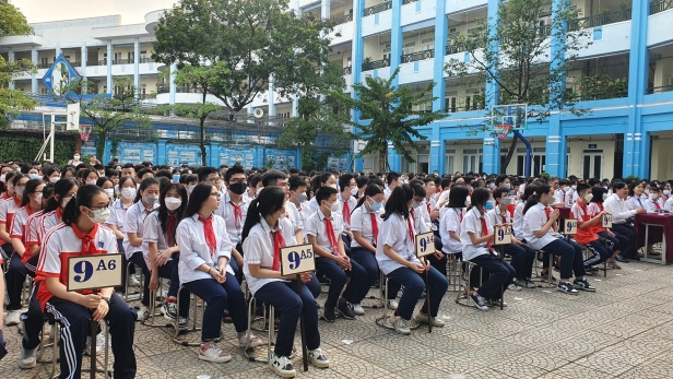 Lạm thu đầu năm học: Phụ huynh trăn trở những khoản “tự nguyện”