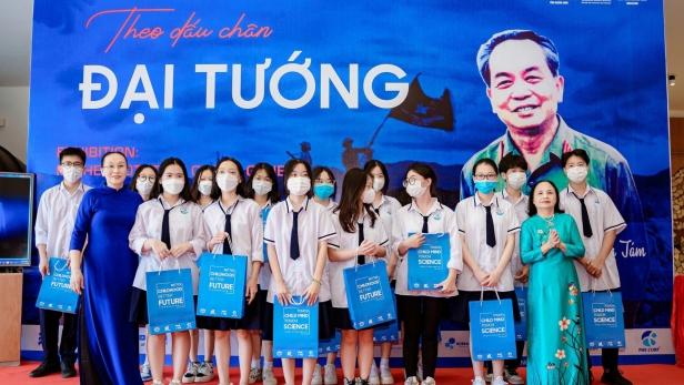 Người miệt mài sẻ chia yêu thương vì trẻ em vùng mỏ