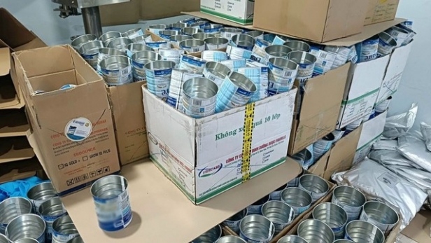 Phát hiện xưởng sản xuất sữa giả cho trẻ em quy mô lớn