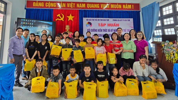 Hỗ trợ kiến thức và kỹ năng sống cho con em người khuyết tật