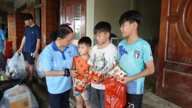 Hội Bảo vệ quyền trẻ em Việt Nam hỗ trợ khắc phục hậu quả bão lũ tại Yên Bái