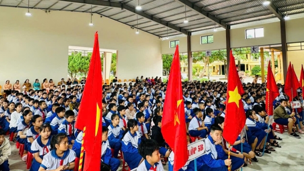 Tuyên truyền pháp luật và phòng, chống ma túy cho các em học sinh
