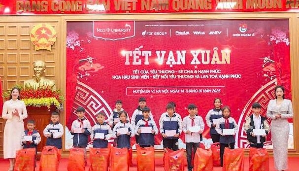 Mang xuân ấm áp đến với trẻ em huyện Ba Vì