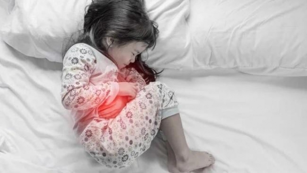 Đau bụng kéo dài, bé gái 10 tuổi phát hiện mắc ung thư hiếm gặp