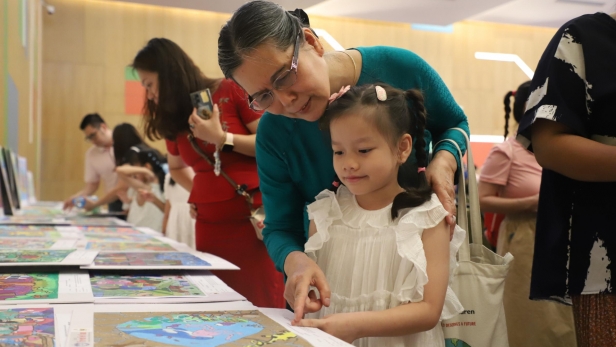Thúc đẩy quyền trẻ em từ gia đình: Hành trình làm cha mẹ bằng kỷ luật tích cực