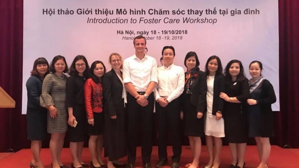 Chăm sóc thay thế trong môi trường gia đình cho trẻ em có hoàn cảnh đặc biệt và khuyến nghị cho Việt Nam
