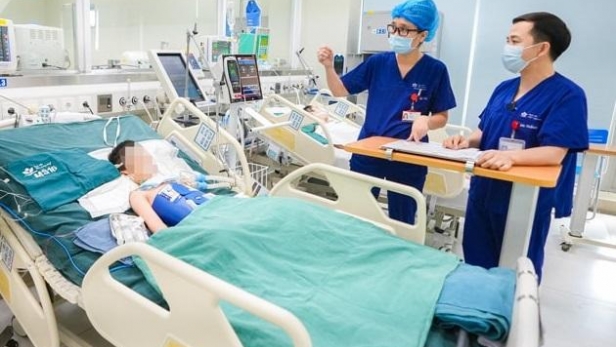 Trẻ đuối nước: Đừng dốc ngược, hãy sơ cứu đúng cách