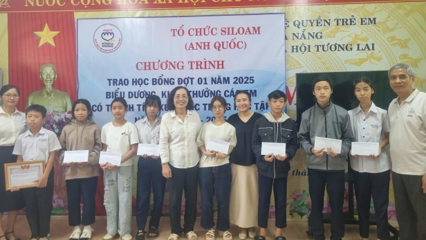 Đà Nẵng: Trao 43 suất học bổng cho học sinh, sinh viên có hoàn cảnh đặc biệt khó khăn