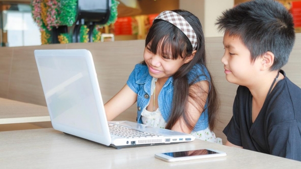 Bộ Y tế yêu cầu tăng cường bảo vệ trẻ em trên môi trường mạng