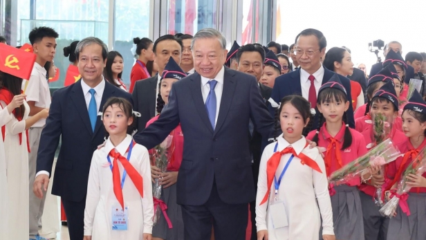 Khai giảng năm học 2025-2026: Giáo dục là nhân tố quyết định tương lai của dân tộc