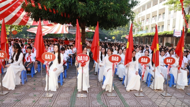 Trường THCS Việt Nam – Angiêri khai giảng năm học mới với khát vọng đổi mới và phát triển