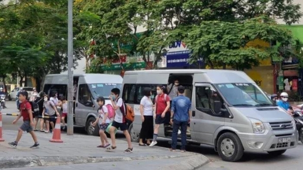 Xe ô tô đưa đón học sinh bắt buộc phải đáp ứng những tiêu chuẩn nào?