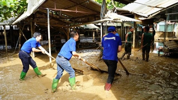 Hỗ trợ người dân khắc phục hậu quả sau bão lũ, khôi phục cuộc sống