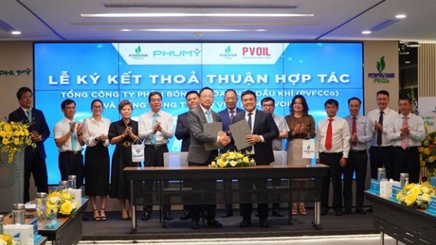 PVFCCo - Phú Mỹ và PVOIL ký kết thỏa thuận hợp tác trong lĩnh vực dịch vụ, thương mại và hóa chất