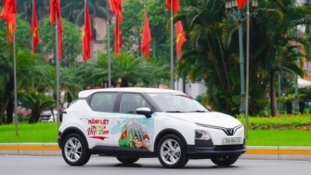 Khách mua ô tô điện VinFast sung sướng khi chi phí nuôi xe hàng tháng chỉ là tiền rửa xe