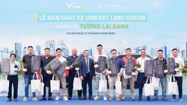 Tài xế chạy dịch vụ nhận xét VinFast Limo Green dáng đẹp, nội thất rộng hơn nhiều xe MPV cùng tầm tiền