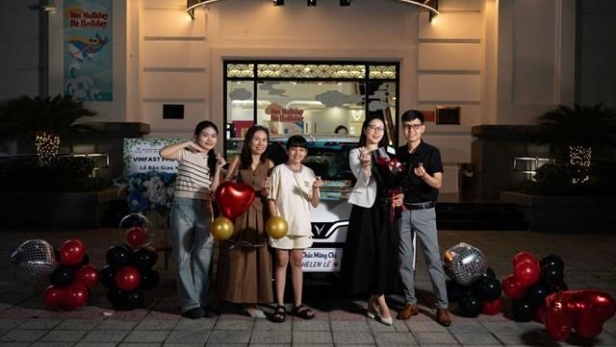 Chủ xe VinFast VF 7: “Ai trải nghiệm rồi cũng thích”