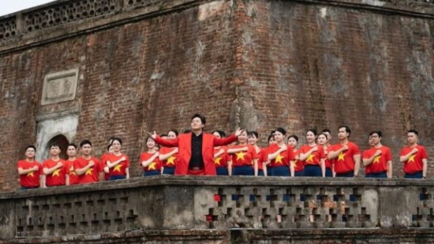 Divo Tùng Dương: Tôi tự hào dùng âm nhạc ngợi ca Tổ quốc