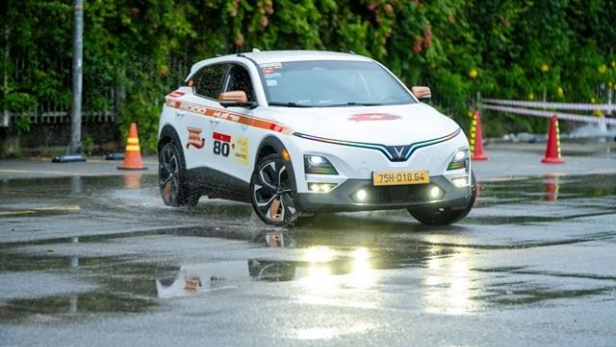 “Cày” 120.000 km, khách hàng Việt nhận xét về VinFast VF 6: “Chiếc xe đẻ ra tiền”