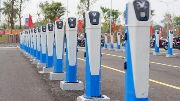 Chủ xe máy điện VinFast: “Sạc xe tiện như sạc điện thoại, tiết kiệm vô đối”
