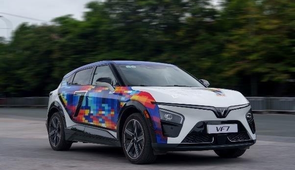 Tín đồ thời trang, dân công nghệ hay người mê xe đều phải lòng VinFast VF 7 vì lý do này