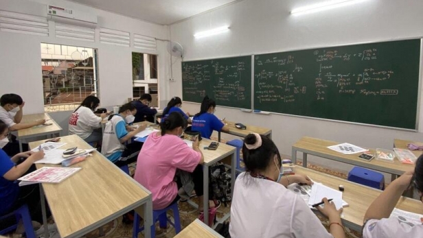 Thủ tướng yêu cầu tăng cường quản lý dạy thêm, học thêm