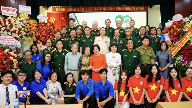“Mãi mãi tuổi 20” – Khi ký ức hóa thành ánh sáng soi đường