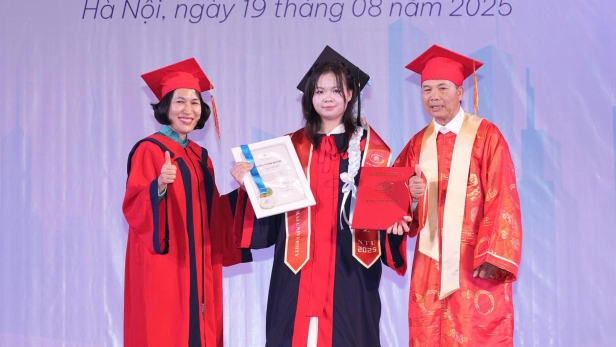 Từ giảng đường ra thế giới – Hành trang của 296 tân cử nhân Trường Đại học Nguyễn Trãi