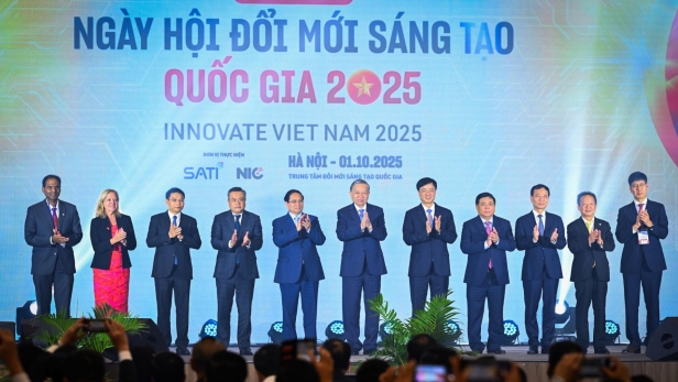 Tiếp tục đẩy mạnh ứng dụng AI, “siêu cảng” Việt Nam SuperPort™ của T&T Group gây ấn tượng mạnh tại VIIE 2025