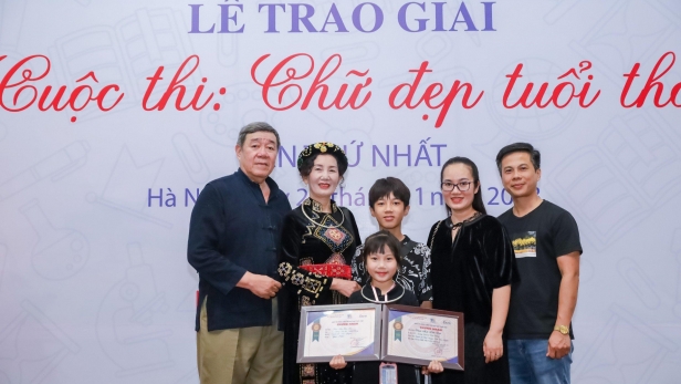 Phạm Mai Lâm Đan - Giải Nhất “Chữ đẹp tuổi thơ” lần thứ nhất: Cô bé đa tài sở hữu nét chữ đẹp, đam mê hội hoạ