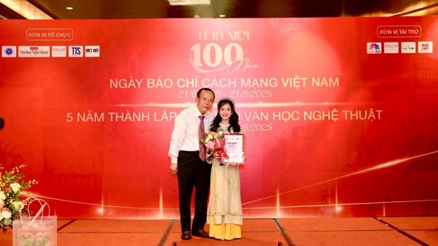 Tác giả nhí Mầu Tuệ An đoạt giải Nhất cuộc thi “Báo chí lan tỏa tinh hoa, khơi nguồn sáng tạo”
