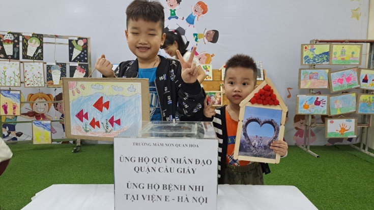 Học sinh trường Mầm non Quan Hoa vẽ tranh gây quỹ từ thiện dành tặng bệnh nhi Bệnh viện E Hà Nội